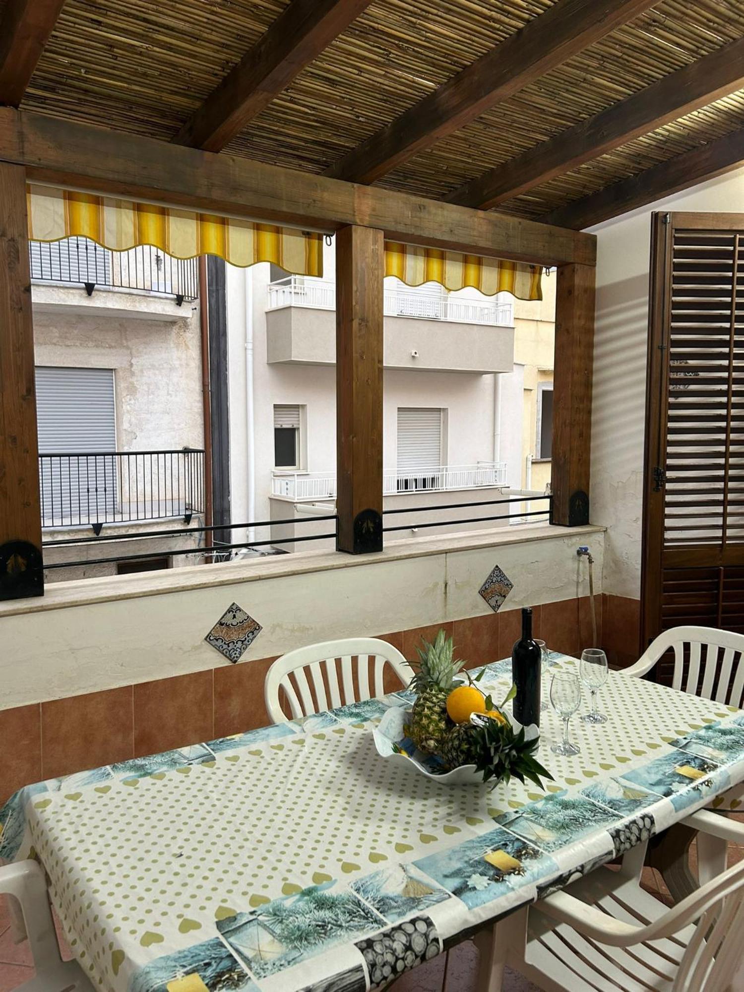 Casa Vita In Centro Balestrate Exterior foto